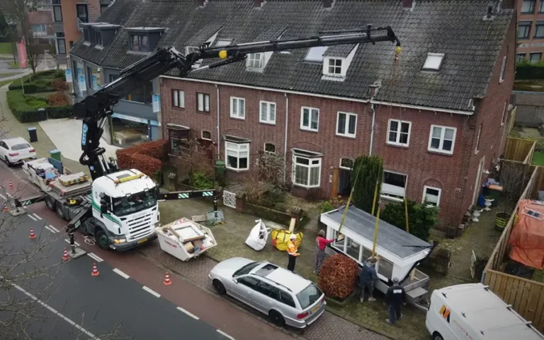 Dakkapel aan hijskraan Breda Website Middel 1 768x481