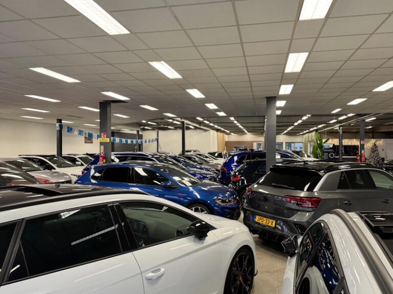 showroom handover BZKgCGwN 768x576